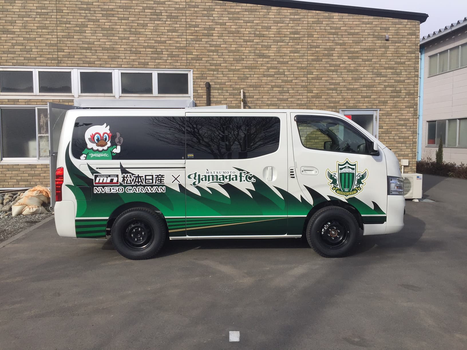 山雅 カーラッピング