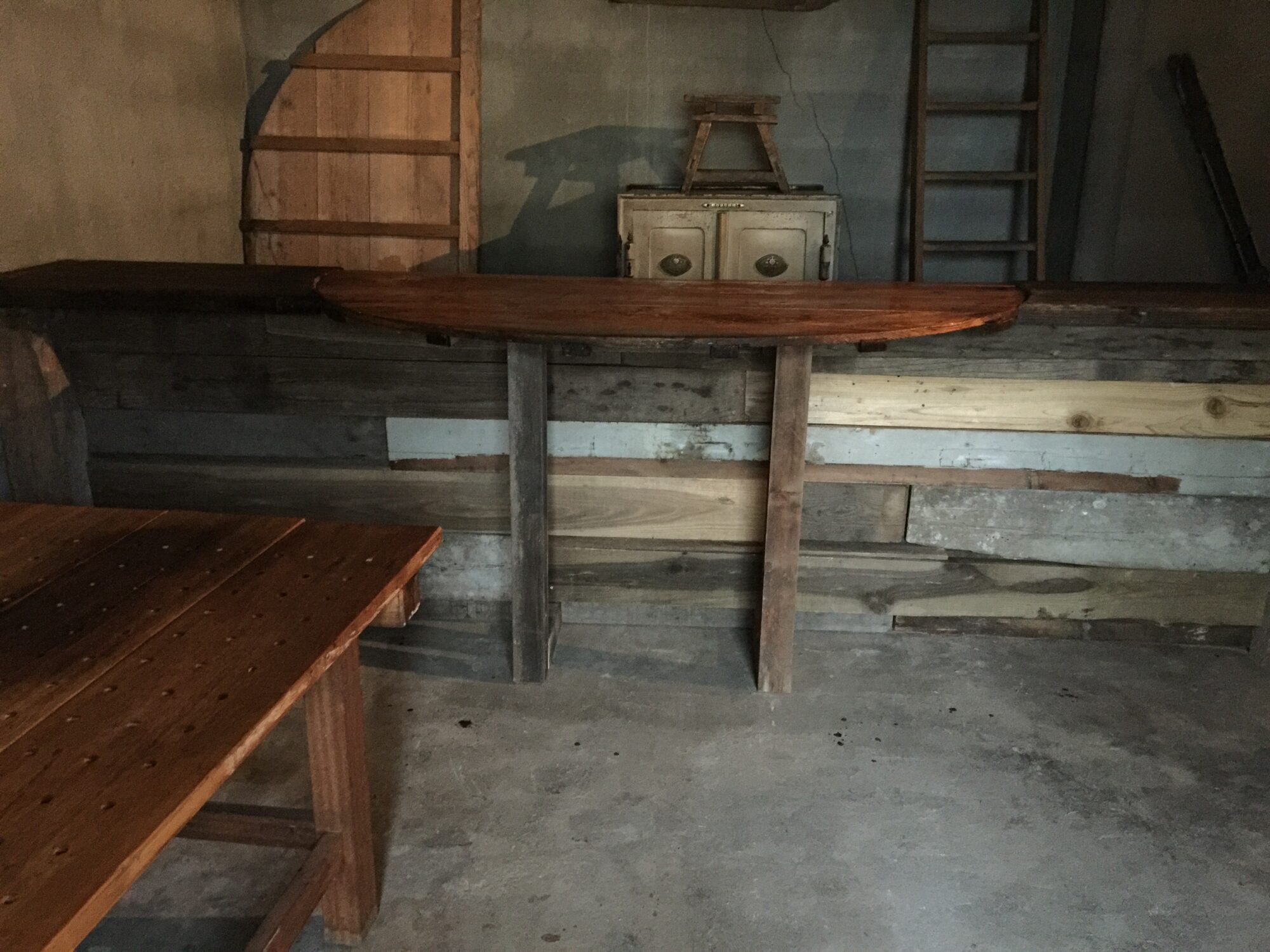 酒蔵の倉庫にBARが廃材を活用し出現する！