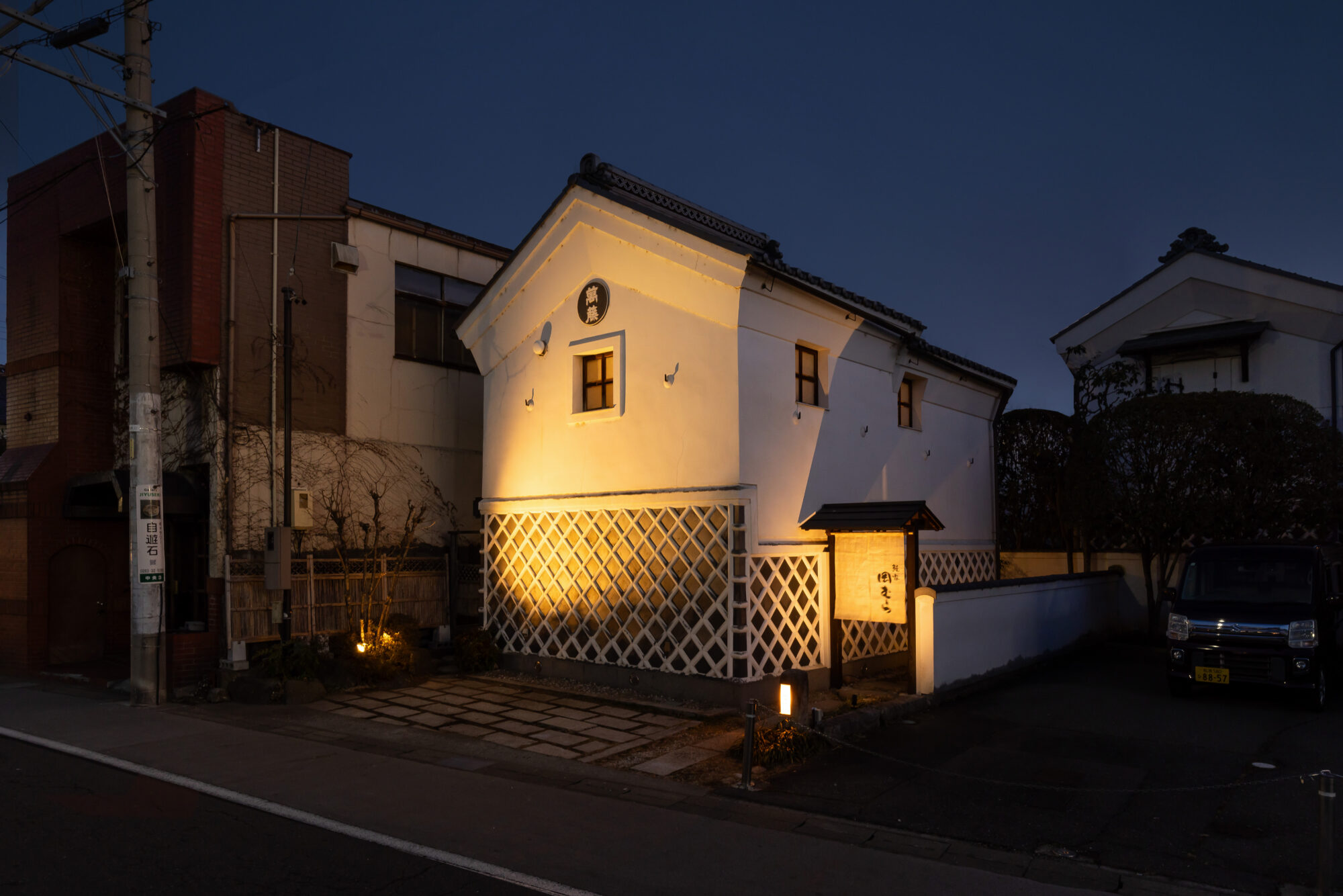 【うなぎ屋 2/20 OPEN　四柱神社近く女鳥羽川沿い　鰻家　岡むら  】